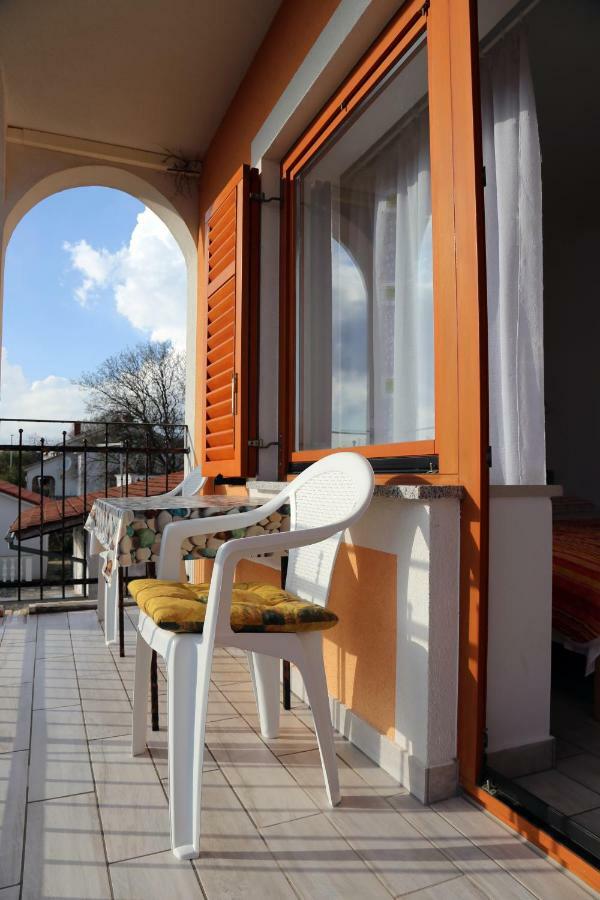 Apartments Laura Pinezići Eksteriør billede